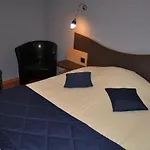 Logis Au Tambour 3* Reims
