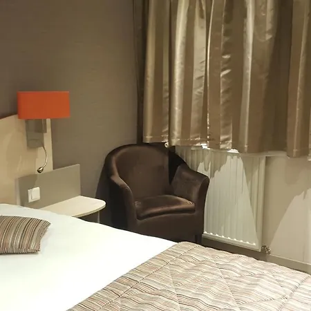 Logis Au Tambour Szálloda 3*