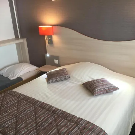 Logis Au Tambour Szálloda Reims