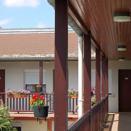 Logis Au Tambour Hotel