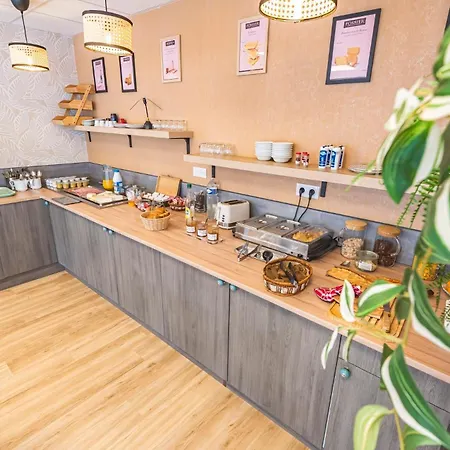 Hotel Logis Au Tambour Reims