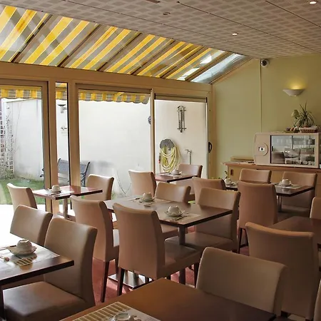 Hotel Logis Au Tambour 3*