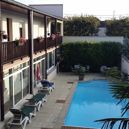 Hotel Logis Au Tambour 3*
