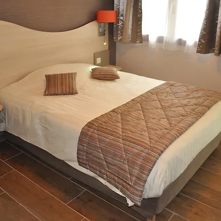Hotel Logis Au Tambour Reims