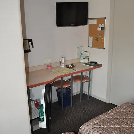 Hotel Logis Au Tambour Reims