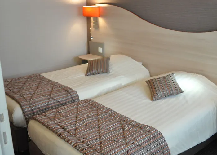 Szálloda Logis Au Tambour Reims