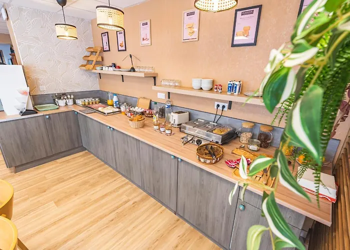 Hotel Logis Au Tambour Reims