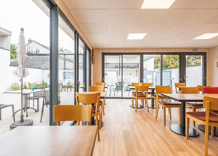 Logis Au Tambour 3* Reims