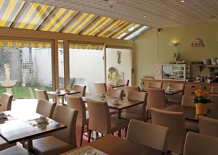 Hotel Logis Au Tambour 3*